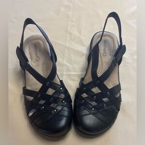 Bare Traps Size 7M Womens Closed Toe Rounded Black Sandals Shoes Straps